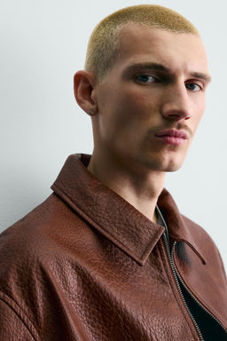 SOBRECAMISA RELAXED FIT EFECTO PIEL / Rojizo - Zara фото 5