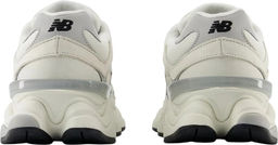 Кроссовки взрослые