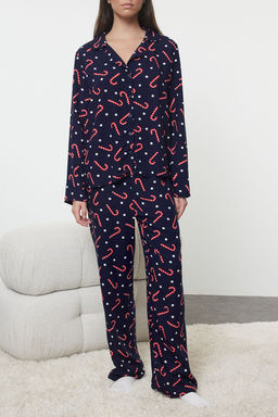 Trendyolmilla Lacivert Puantiyeli Y?lbas? Temal? Viskon Dokuma Pijama Tak?m? THMAW25PT00168
