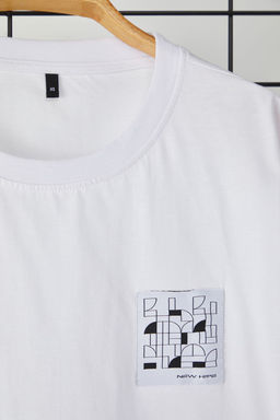 TRENDYOL MAN Beyaz Oversize/Genis Kesim Kabar?k S?rt Bask?l? %100 Pamuk T-Shirt TMNSS25TS00082 - Trendyolmilla фото 10