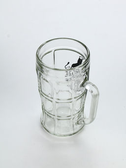 Кружка пивная стеклянная «Ныряй в пятницу», 500 мл