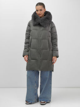 Пальто зимнее утепленное с мехом и капюшоном тренд темно-зеленого цвета 7630TZ - Visdeer фото 14