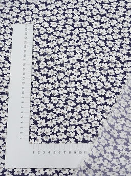 Штапель Цветочная кадриль (белые цветы на чернильном), СОРТ2, ш.1.43м, вискоза-100%, 90гр/м.кв - Купава фото 16