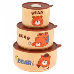 Три медведя Салатник-контейнер фарфоровый, набор 3 штуки: 300мл, д9,3х6,8см; 580мл, д12,6х7,1см; 820мл д14,9х7,3см, цветной, цвет - карамельный, пластмассовая крышка, герметичная, с пароотводом, в подарочной коробке (Китай)