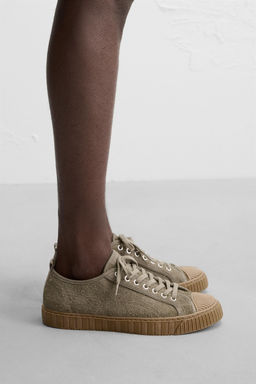LEATHER TRAINERS WITH CONTRAST SOLE
