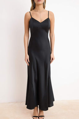 Siyah Saten Etegi Volanl? Midi Elbise TPRSS26EL00065