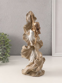 Фигурка полистоун «Воздушность. Девушка в платье со шлейфом», бежевый, 16.5×11.5×30 см