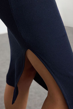 Lacivert Vucuda Oturan Y?rtmacl? Bisiklet Yaka Midi Fitilli Esnek Orme Elbise TWOAW21EL0135