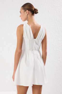 TRENDYOLMILLA Beyaz A-Kesim Astarl? Dokuma K?sa S?k Elbise TPRSS25EL00221  фото 4