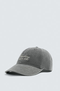 CONTRAST EMBROIDERY CAP