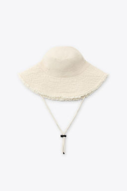 FRAYED BUCKET HAT