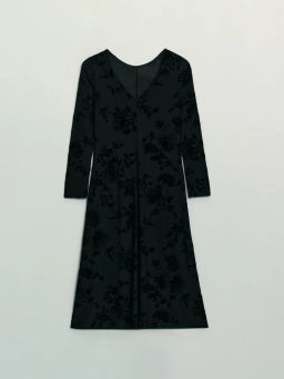 Трикотажное платье приталенного силуэта / Zarina