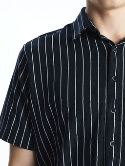 Regular Fit K?sa Kollu ?izgili Erkek G?mlek