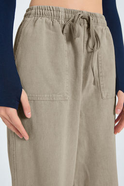 Yesil Cep Detayl? Kot Gorunumlu Wide Leg/Genis Paca Dokuma Pantolon TWOSS25PL00076