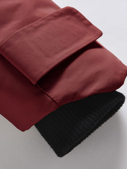 Парка зимняя подростковая для девочки с капюшоном и мехом бордового цвета 9534Bo