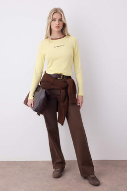 Ac?k Sar? Nak?sl? Fitted/Vucuda Oturan Kontrast Detayl? Orme T-Shirt TWOAW26TS00019 - Trendyolmilla фото 5