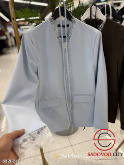 Пиджак с гипюровыми вставками