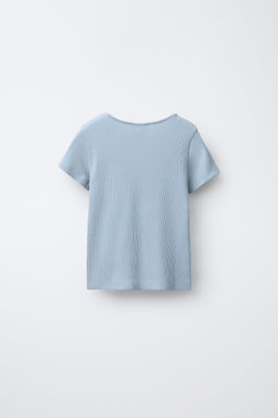 RIBBED T-SHIRT WITH BUTTONS