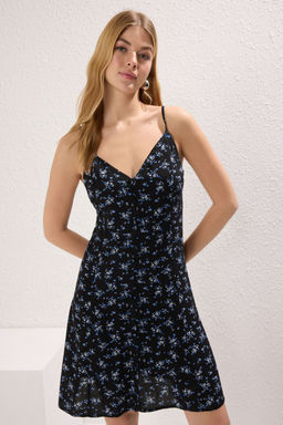 Siyah Cicekli Duz Kesim Dugmeli Mini Dokuma Elbise TWOSS25EL00292