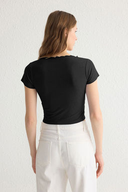 Siyah Dantel Detayl? Fitted/Vucuda Oturan Kare Yaka Crop Orme Bluz TWOSS25BZ00005