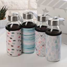 Бутылка для воды «Абстракция», 300 мл, h=17 см, в чехле, стекло, МИКС