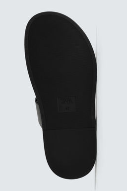 SANDALIA TIRAS / Negro