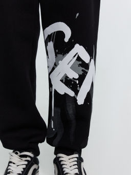 Брюки для мальчиков черные с принтом - Mark formelle фото 5