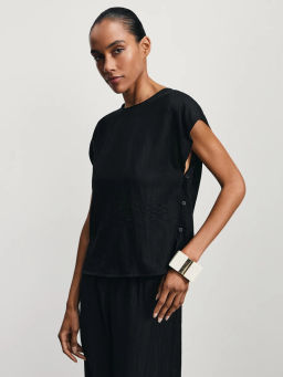 Блузка со спущенным рукавом и декоративными пуговицами / Zarina