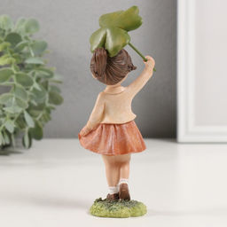 Фигурка полистоун «Малышка с зелёным клевером», 6.5×5.5×15.5 см