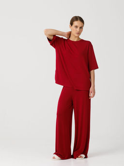 Комплект из футболки и брюк