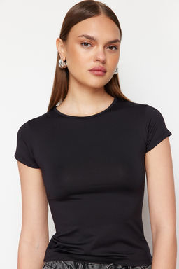 TRENDYOLMILLA Beyaz Poliamid K?sa Kol Bisiklet Yaka Fitted/Vucuda Oturan Orme T-Shirt TWOSS24TS00238  фото 5