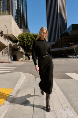 VESTIDO MIDI CINTUR?N / Negro