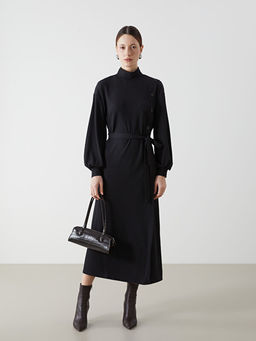 Dik Yaka Dokulu Elbise