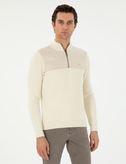 Бежевый зауженный свитер