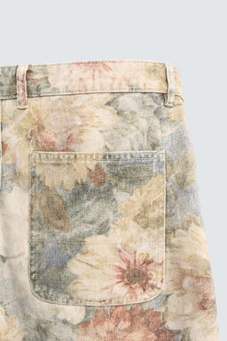 BERMUDA RELAXED FIT ESTAMPADO FLORAL LAVADO / Multicolor