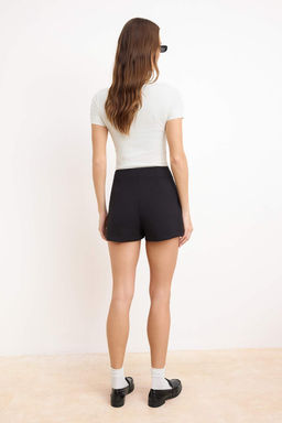 Siyah Mini Dugme Detayl? Sort Etek Sort & Bermuda TWOSS26SR00040