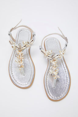 Trendyol Shoes Gumus Deniz Kabuklu Tasl? Parmak Aras? Kad?n S?k Sandalet TAKSS25SD00007