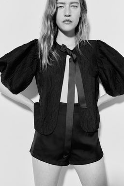 Blusa con mangas globo