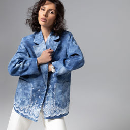 Жакет из джинсы с вышивкой Игра по правилам шика