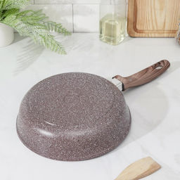 Сковорода Доляна «Брауни», d=24 см, пластиковая ручка, антипригарное покрытие, индукция, алюминий, коричневая