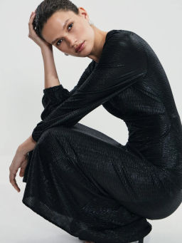 Платье из блестящей ткани с разрезом / Zarina