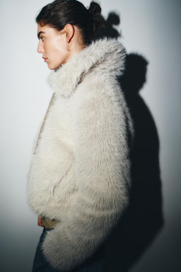 FAUX FUR ZIP-UP SHORT COAT - Zara фото 4