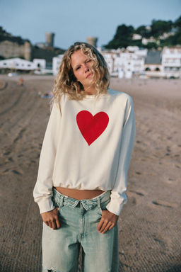 SUDADERA CORAZ?N / Crudo / Beige