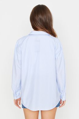 Mavi Cizgili Cep Detayl? Oversize/Genis Kal?p Dokuma Gomlek TWOAW23GO00359