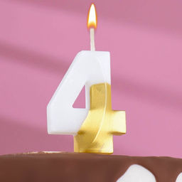 Свеча для торта на шпажке «Грань», цифра 4, 5.5 см, бело-золотая