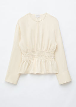 Blusa de lino y cintura fruncida con nido de abeja