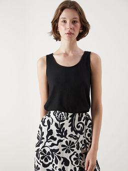 U Yaka Dokulu Kad?n Atlet