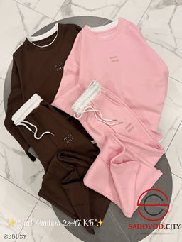 Спортивный женский костюм