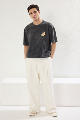 TRENDYOL MAN Antrasit Oversize/Genis Kesim Soluk Efektli Bask?l? Kal?n %100 Pamuk Tok T-shirt TMNSS25TS00015 - Trendyolmilla фото 2