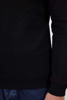 Siyah Regular/Normal Kesim Dokulu Panel Detayl? Basic Sweatshirt TMNAW25SW00149